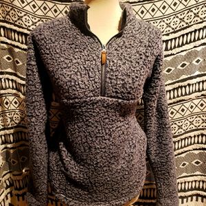 Fuzzy half zip 🤑🥰